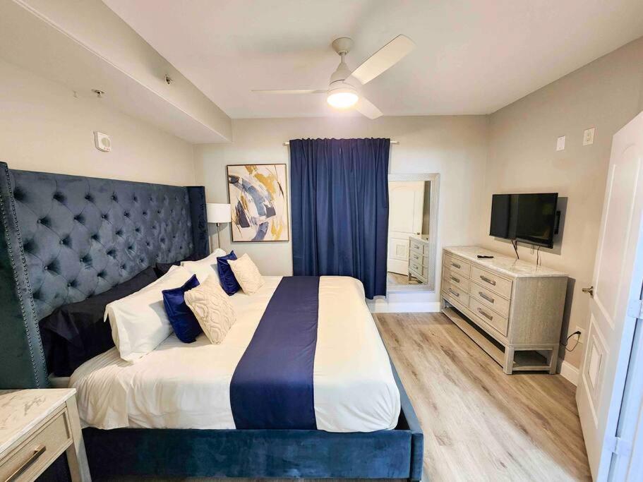 Lakeview Newly Renovated Near Apartment